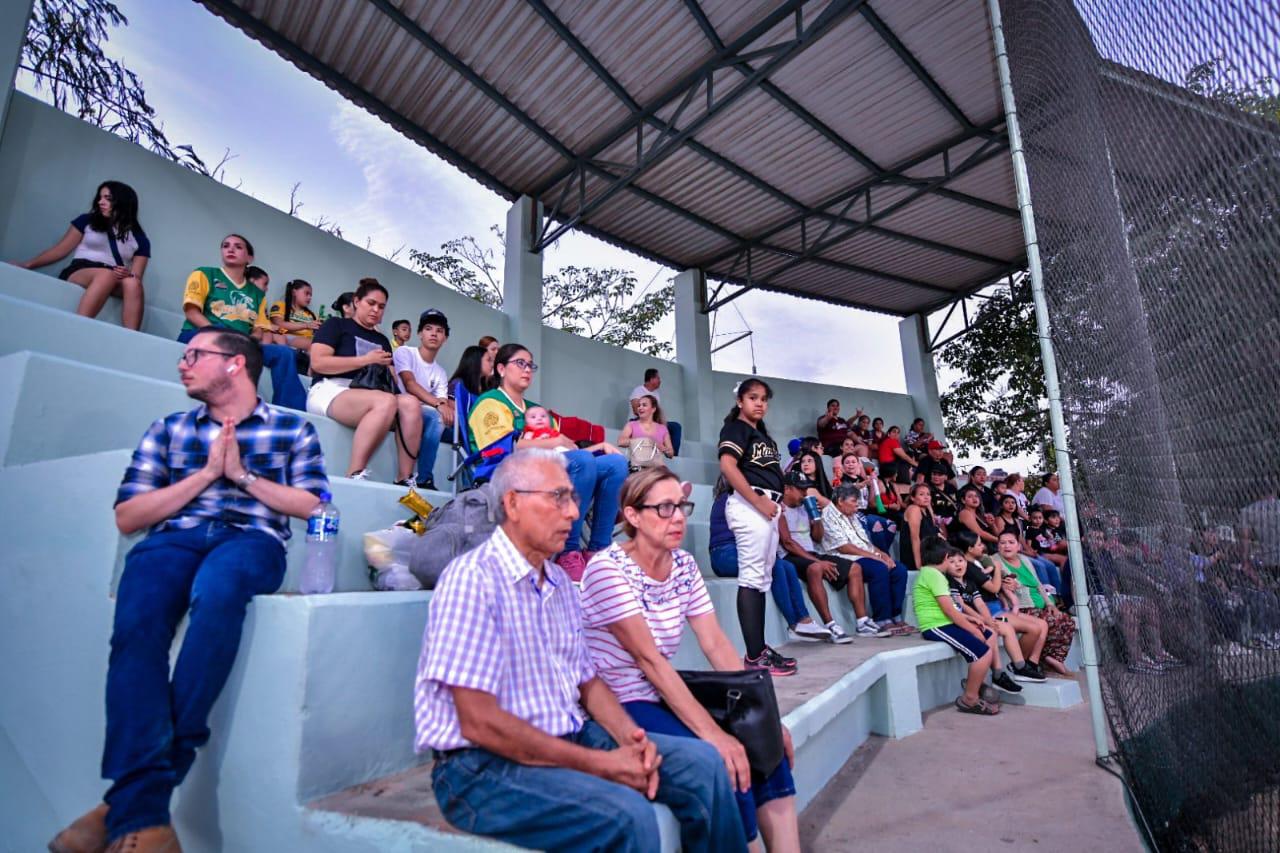 $!Entregan rehabilitación del campo de softbol de la Toledo Corro