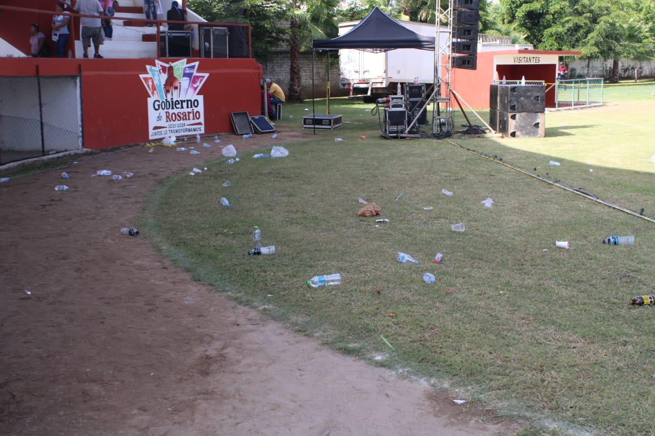 $!Recogen alrededor de una tonelada de basura tras desfile, en Rosario