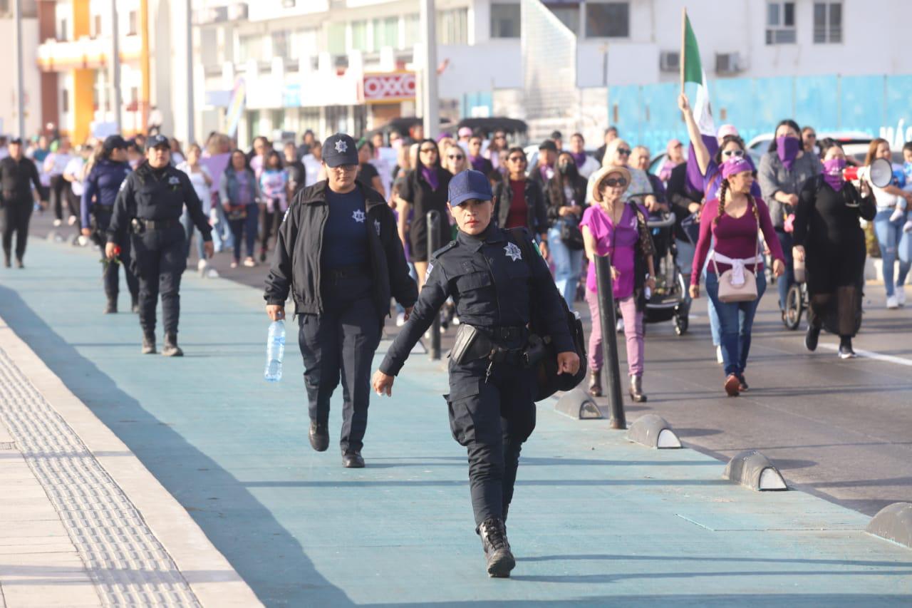 $!En la marcha 8M recuerdan con pase de lista y minuto de ruido a las que ya no pueden alzar la voz