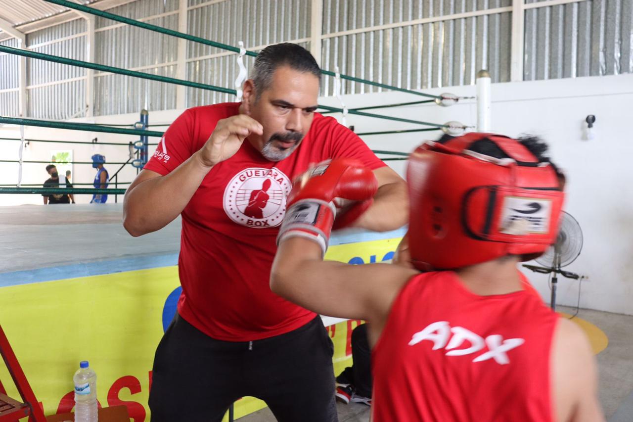 $!Boxeadores pulen sus habilidades arriba del ring