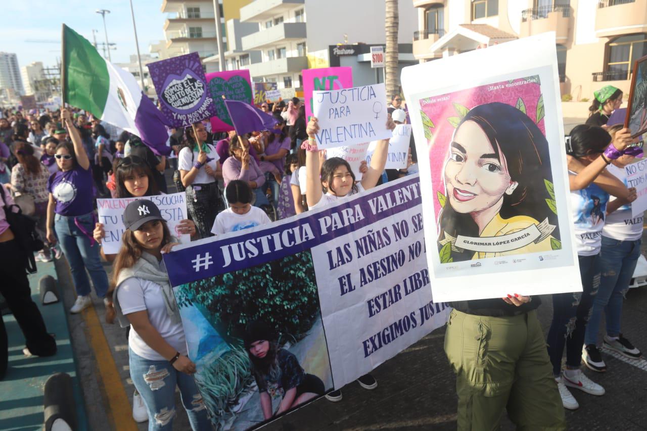 $!En la marcha 8M recuerdan con pase de lista y minuto de ruido a las que ya no pueden alzar la voz