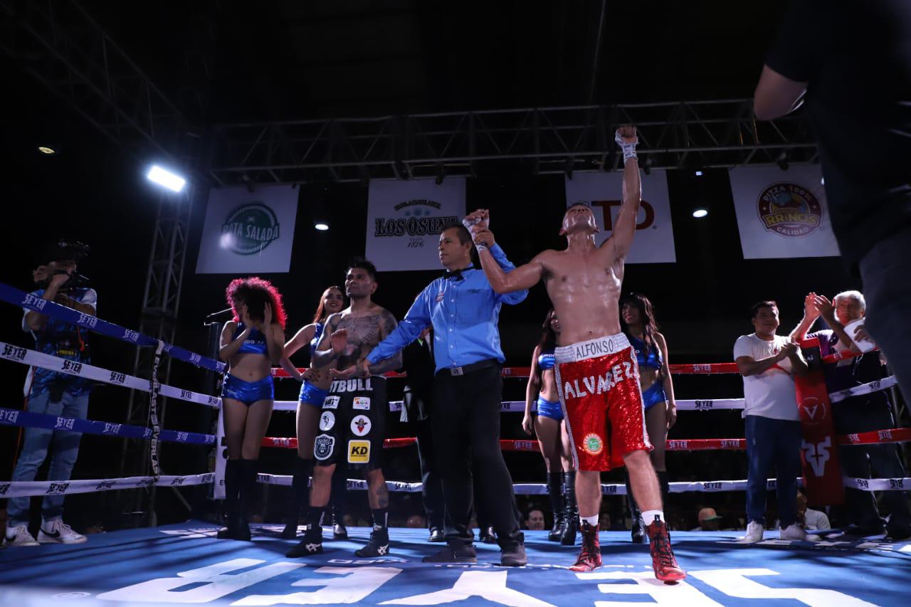 $!Debuta ‘Zurdo’ Ramírez como promotor con explosiva gala de boxeo en la Germán Evers