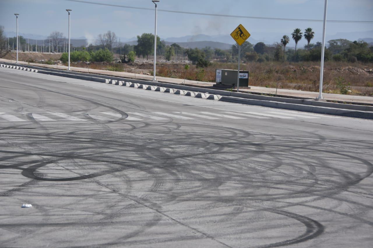 $!Para evitar arrancones, Ayuntamiento de Culiacán instala ocho topes en prolongación de bulevar Sánchez Alonso