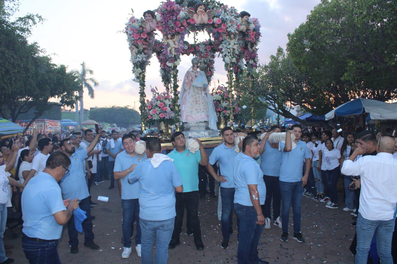 $!Se visten de blanco en la romería de Nuestra Señora del Rosario para pedir por la paz en Sinaloa