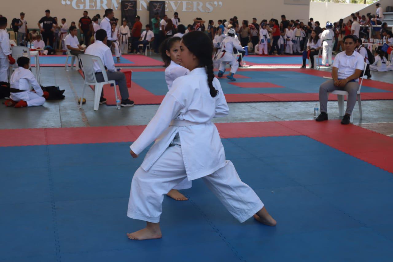 $!Lucen artemarcialistas infantiles en Copa de Karate Noroeste