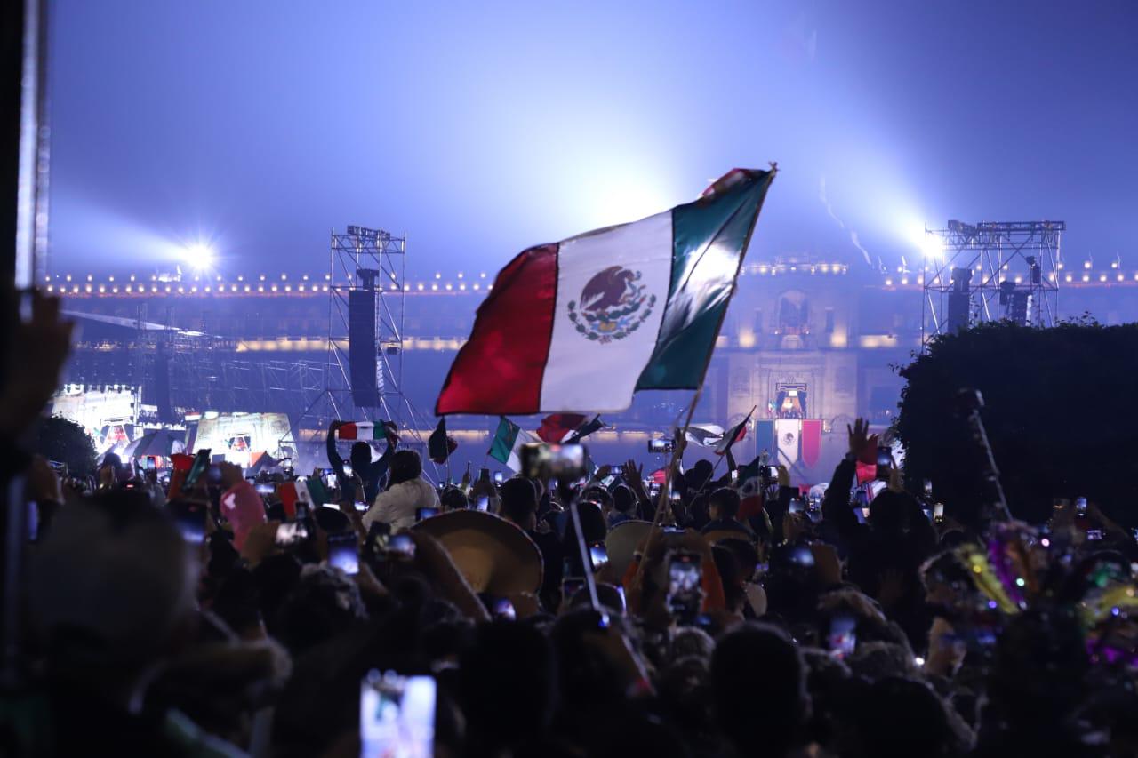 $!AMLO da su último Grito de Independencia; suma ‘viva la Cuarta Transformación’