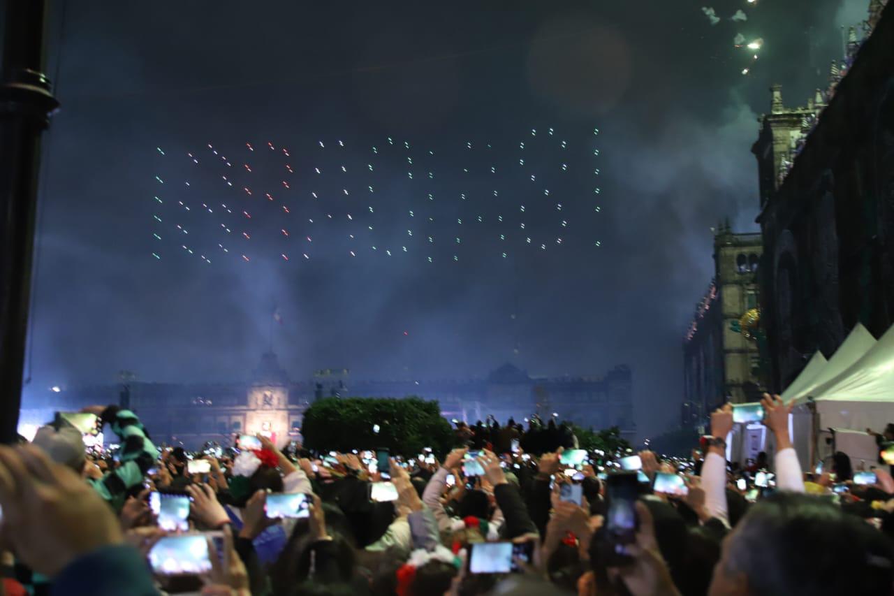 $!AMLO da su último Grito de Independencia; suma ‘viva la Cuarta Transformación’