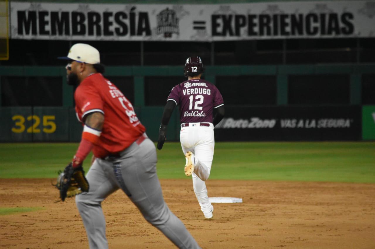 $!Tomateros de Culiacán pone 2-0 el Clásico Sinaloense en el primer playoff