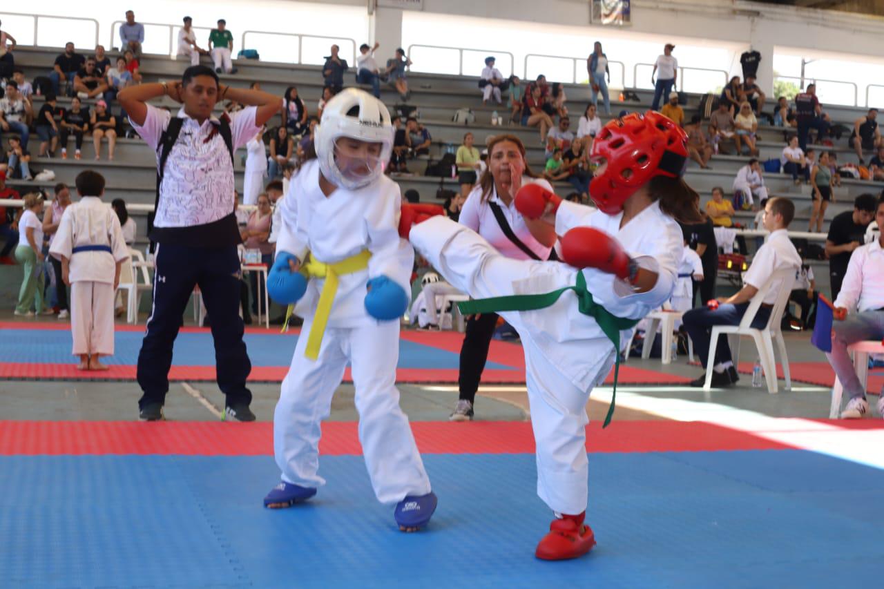 $!Lucen artemarcialistas infantiles en Copa de Karate Noroeste