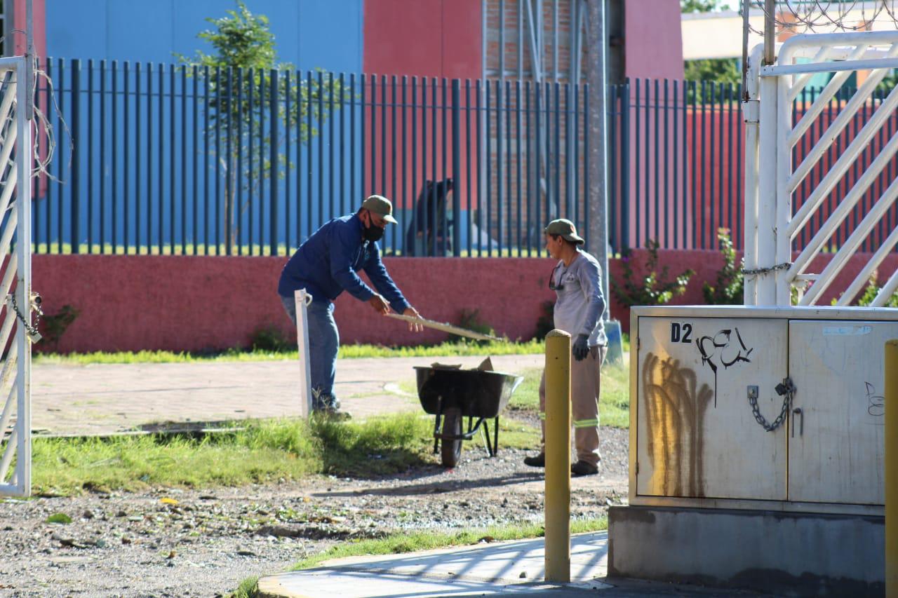 $!Rehabilitan y limpian espacios deportivos de Mazatlán tras el paso de ‘Pamela’