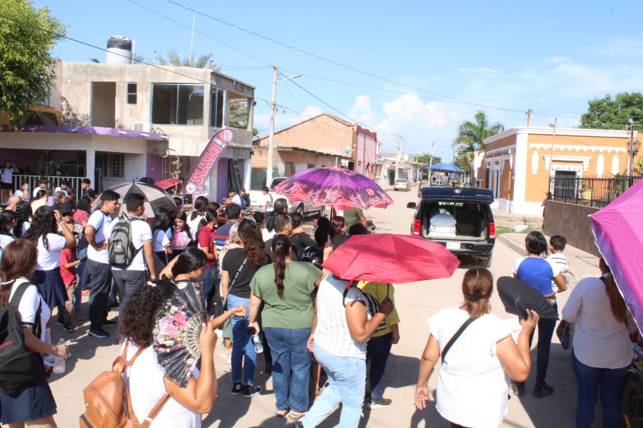 $!Madre del menor que asegura murió de dengue en su casa rechaza versión del hospital