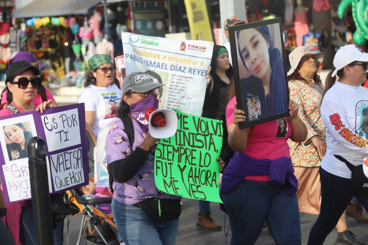 $!En la marcha 8M recuerdan con pase de lista y minuto de ruido a las que ya no pueden alzar la voz