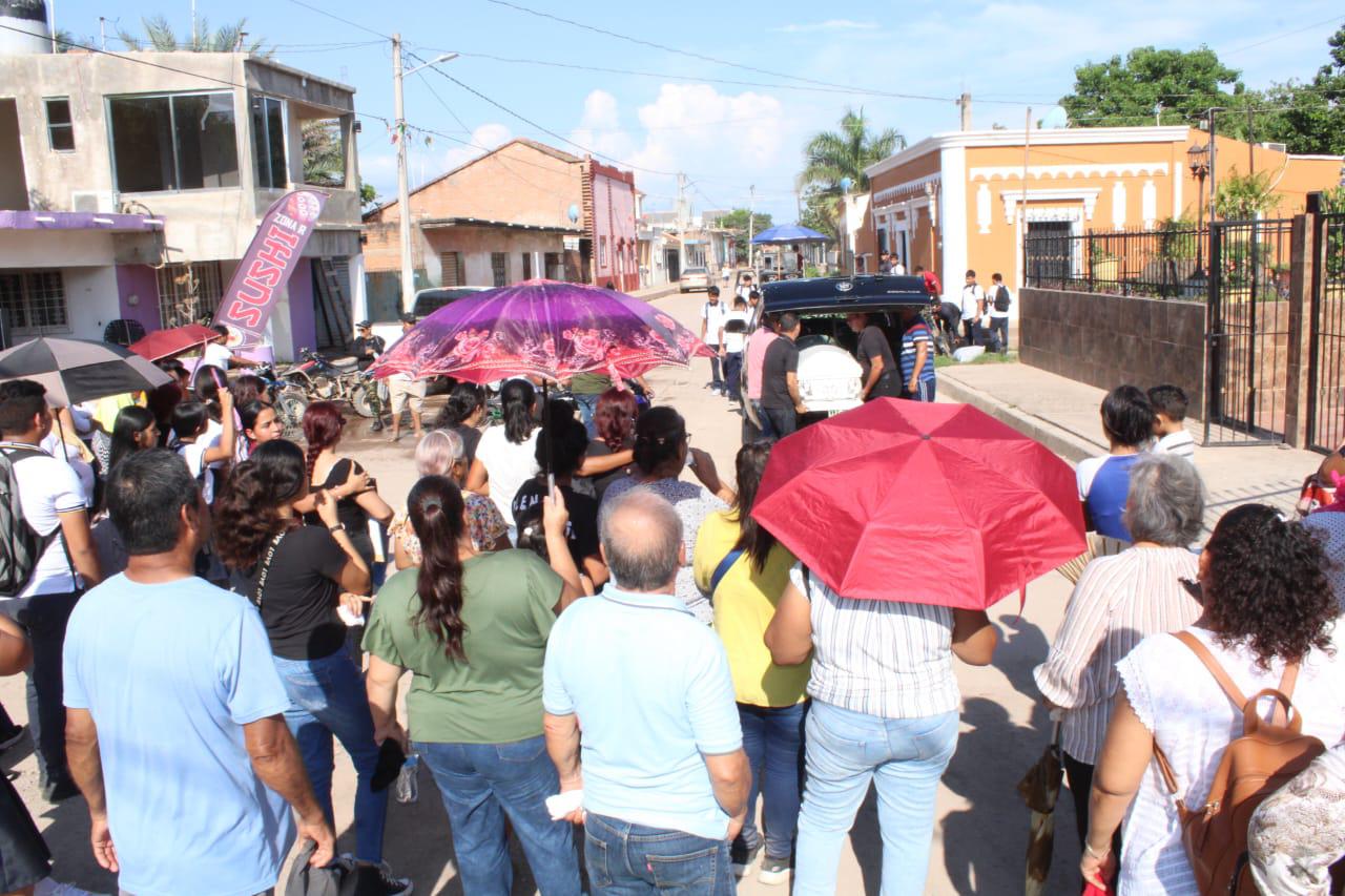 $!Madre del menor que asegura murió de dengue en su casa rechaza versión del hospital