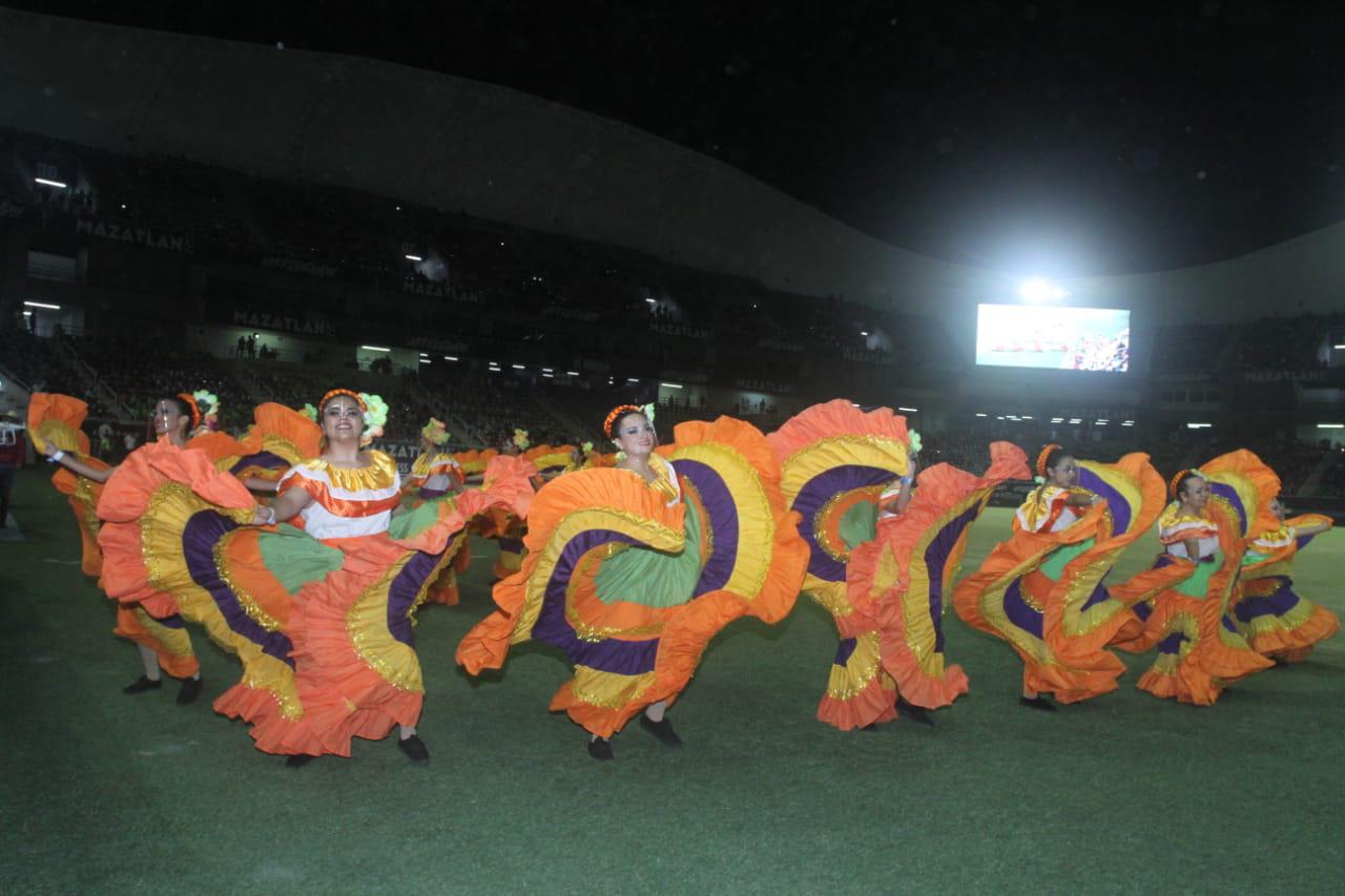 $!El Kraken se pone de gala al inaugurarse la Copa Mazatlán de Futbol 11