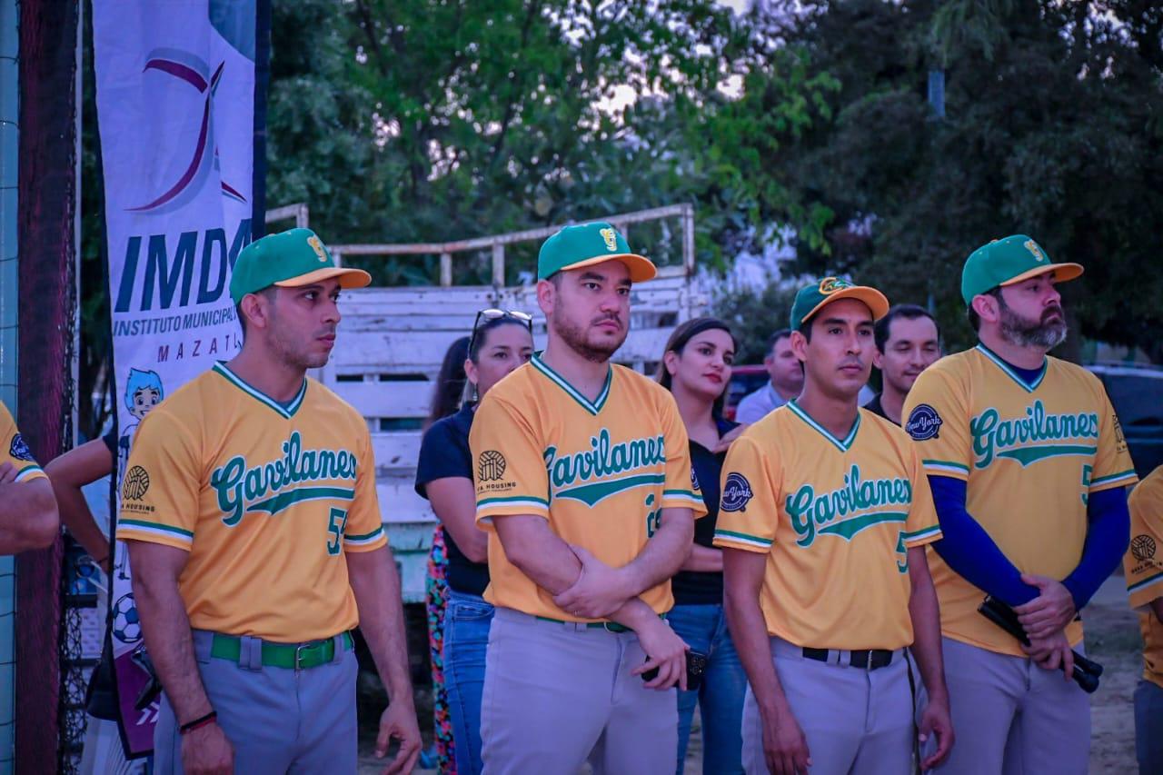 $!Entregan rehabilitación del campo de softbol de la Toledo Corro