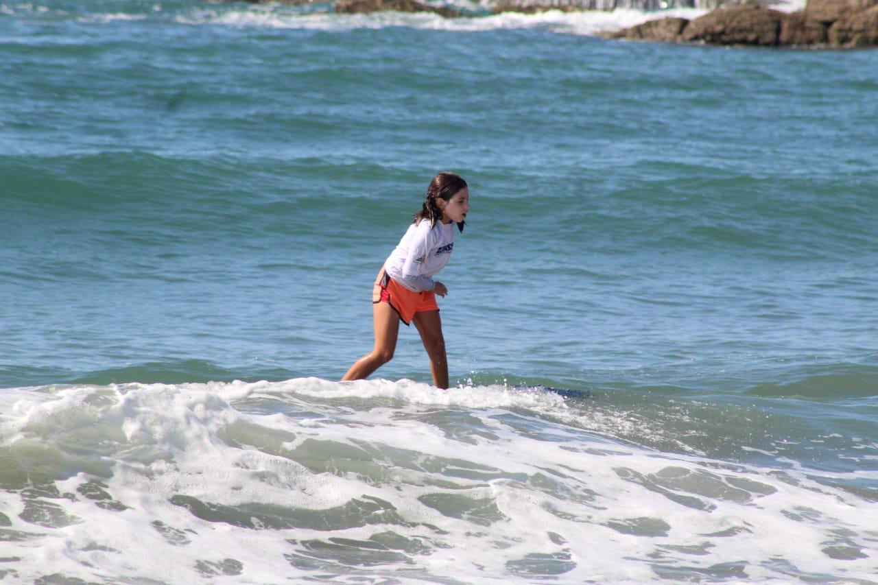 $!Triunfan pequeños reyes de las olas en el Clásico de Invierno