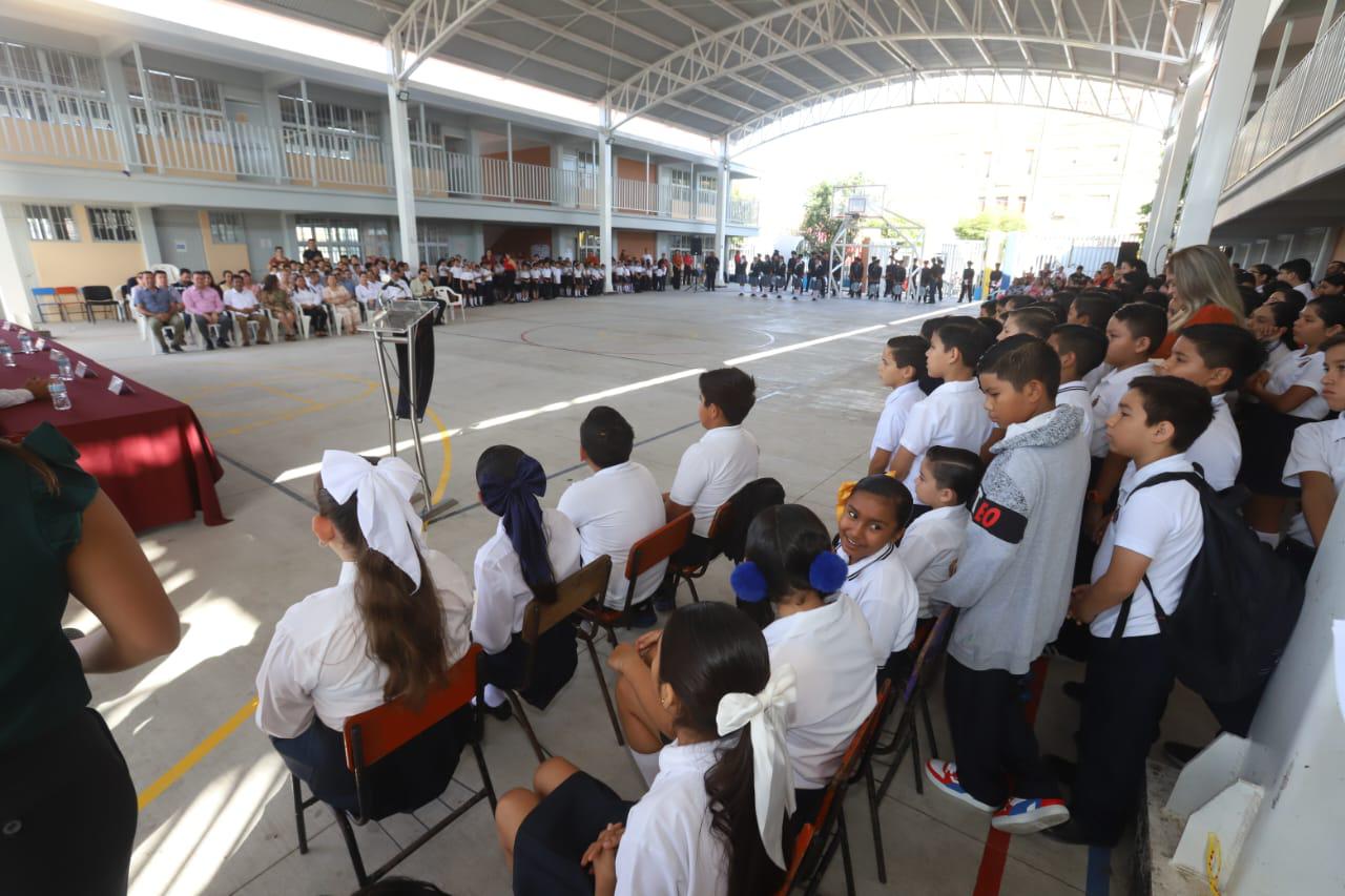 $!Celebran Lunes Cívico en primaria de Villa Unión en medio de reconstrucción