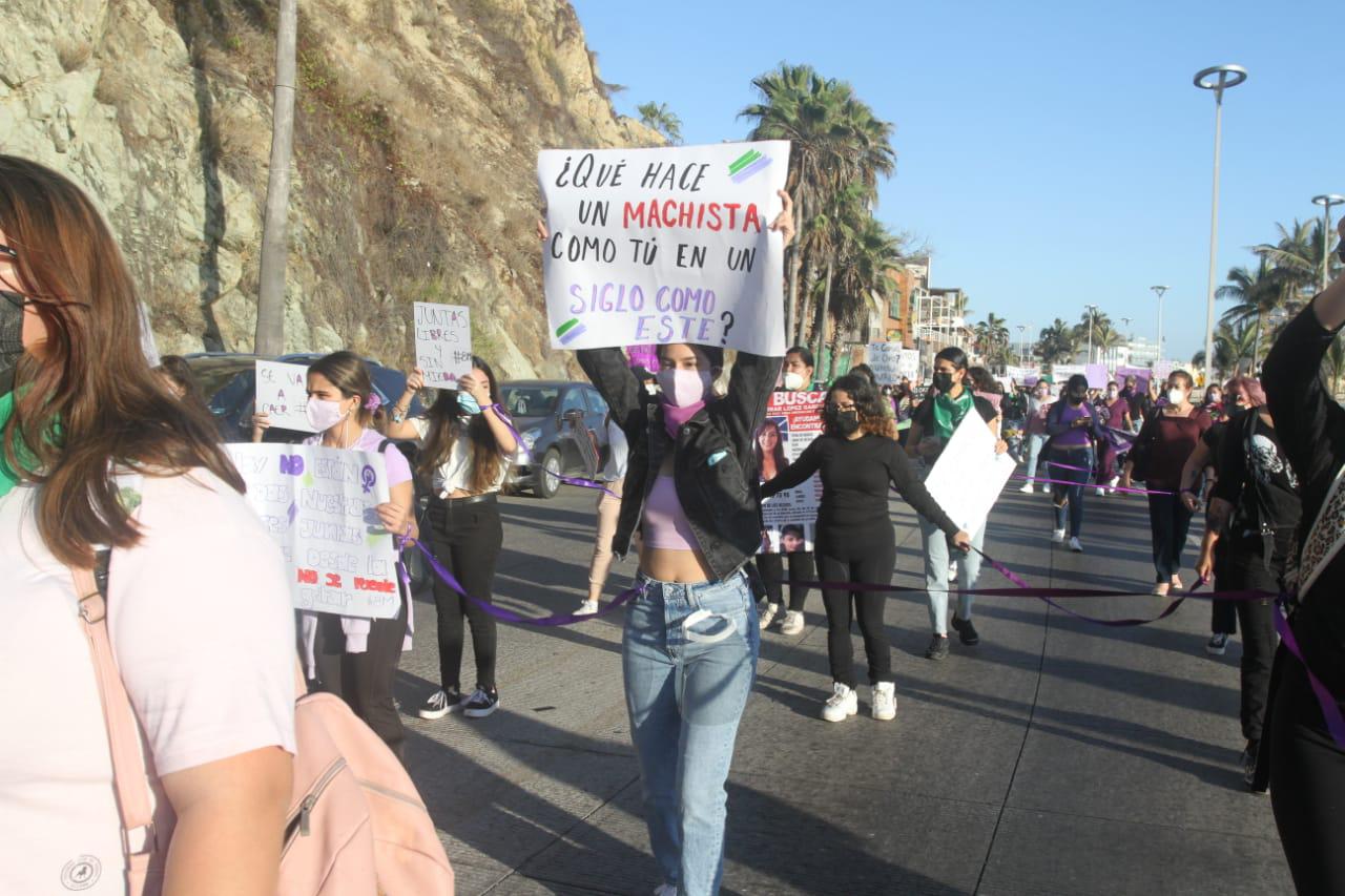 $!La manifestación inició en Olas Altas