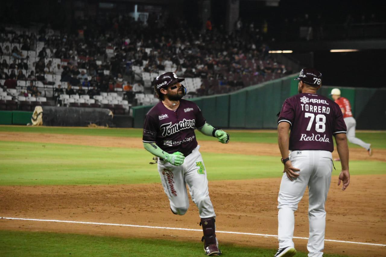 $!Tomateros de Culiacán pone 2-0 el Clásico Sinaloense en el primer playoff