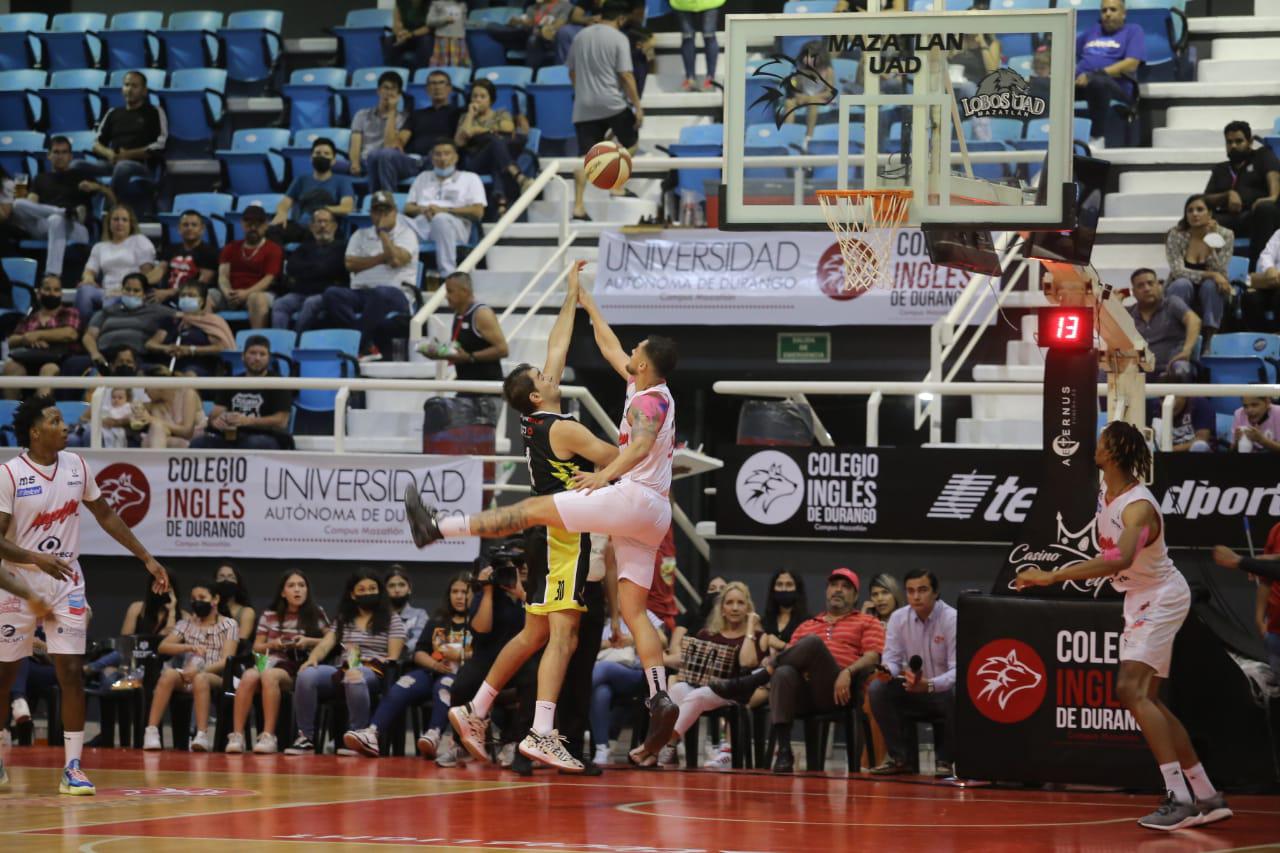 $!Venados Basketball remonta y apaga a Rayos en el Lobo Dome