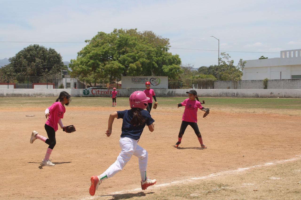 $!Invitan a practicar softbol femenil en Escuinapa