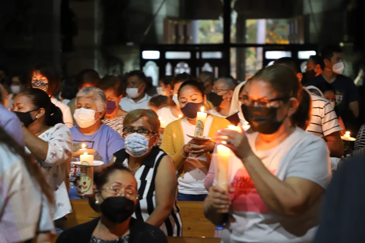 $!En Catedral de Mazatlán celebran la Vigilia de la Resurrección del Señor