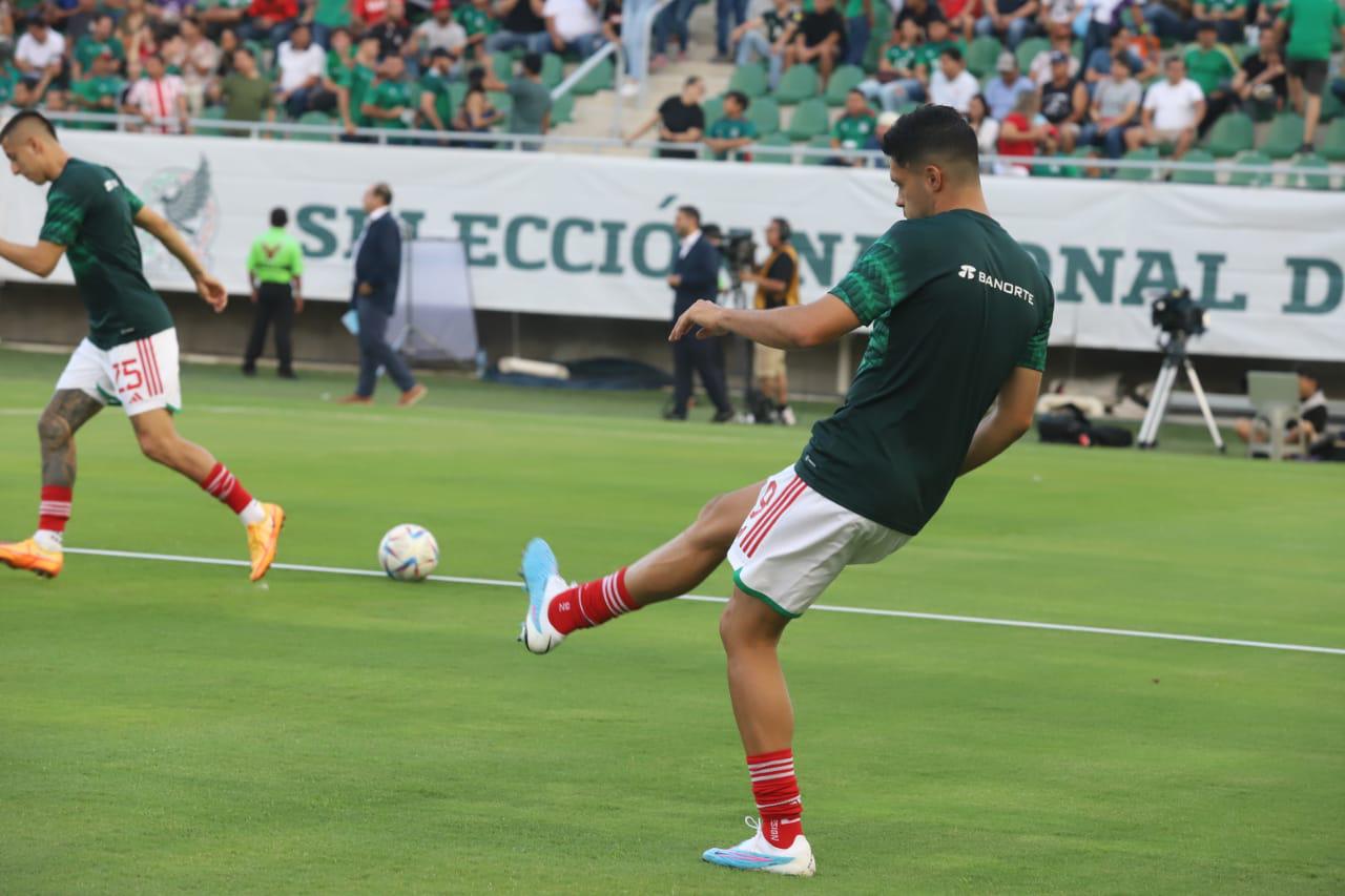 $!Causa revuelo el Tri al salir a calentar al Kraken