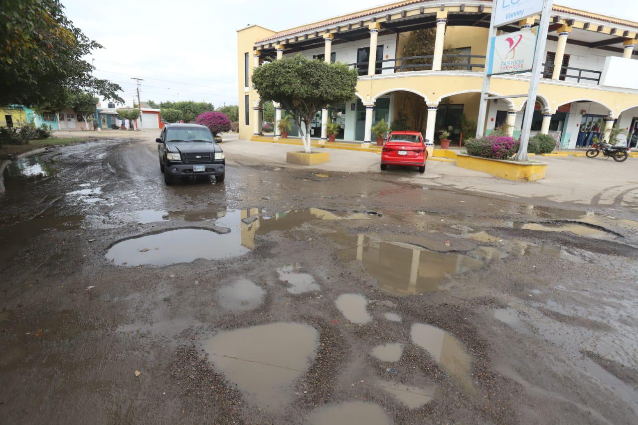 $!San Joaquín, Villa Verde y Villa Florida viven entre fugas de aguas negras