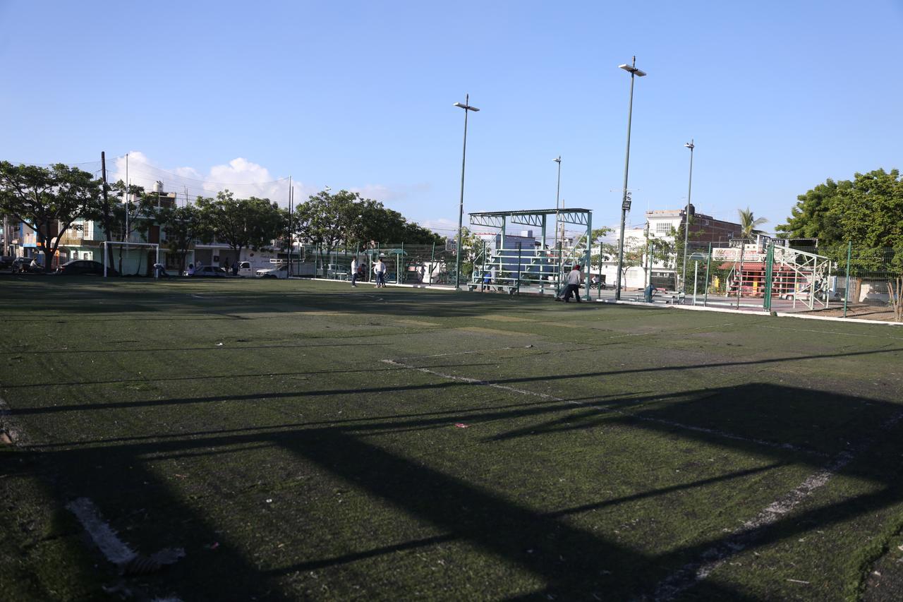 $!Rehabilitan cancha de futbol en Casa Hogar, en Mazatlán