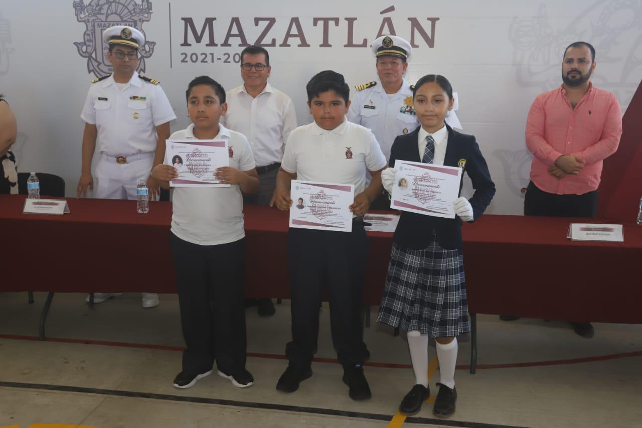 $!Celebran Lunes Cívico en primaria de Villa Unión en medio de reconstrucción