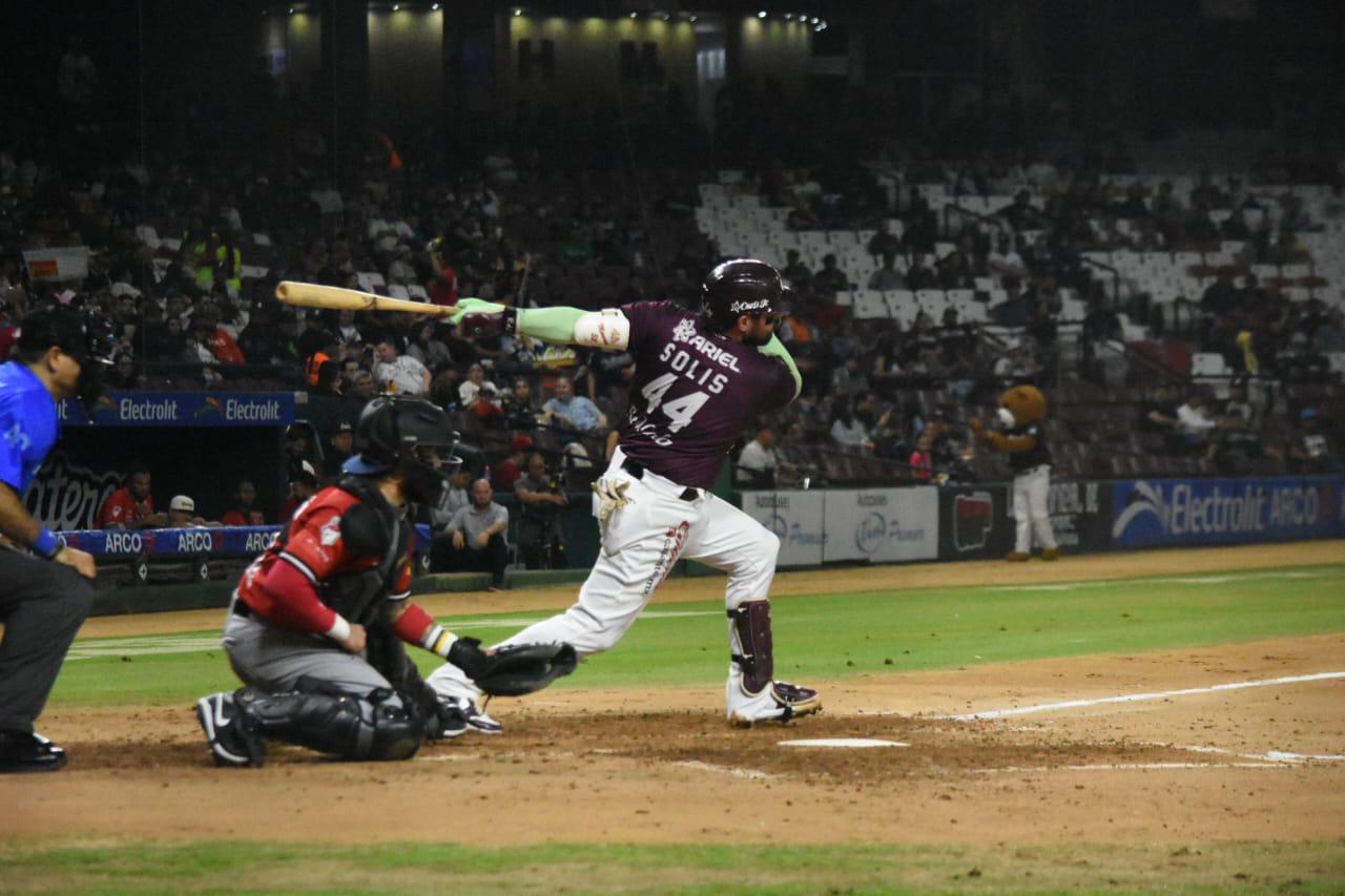 $!Tomateros de Culiacán pone 2-0 el Clásico Sinaloense en el primer playoff