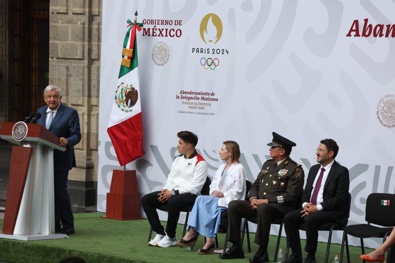 $!Abandera AMLO a delegación mexicana que participará en París 2024