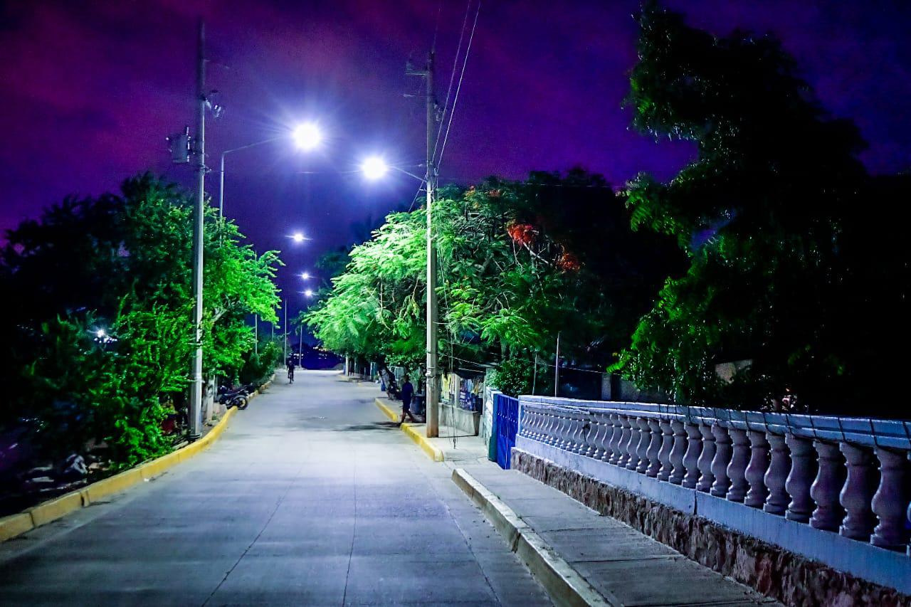 $!¡Llegó la luz! Nuevas lámparas LED iluminan la Isla de la Piedra