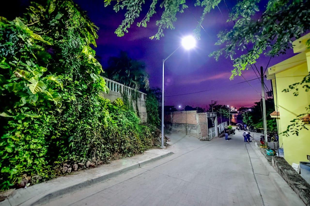 $!¡Llegó la luz! Nuevas lámparas LED iluminan la Isla de la Piedra