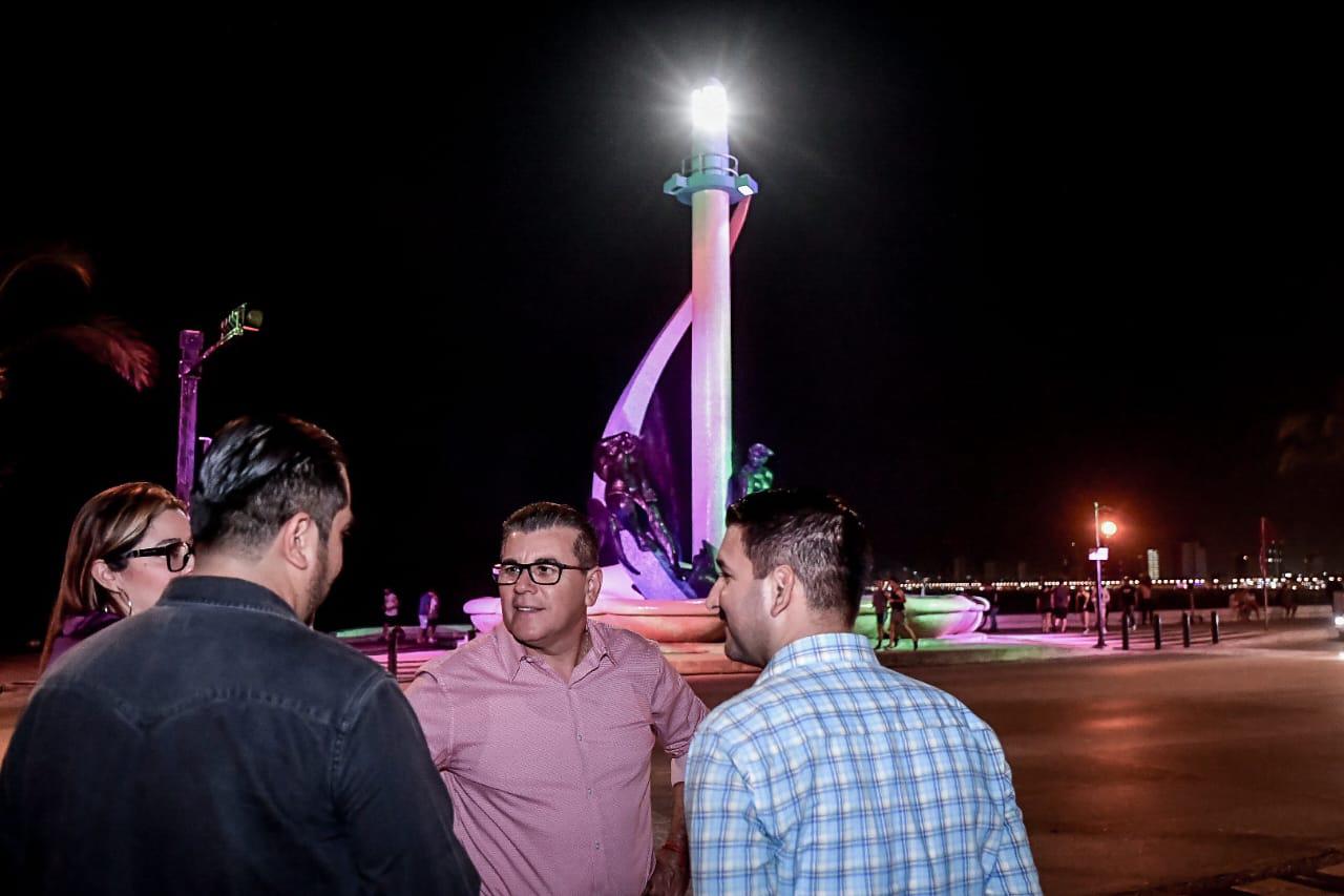 $!Supervisa Alcalde el rescate del Monumento al Pescador