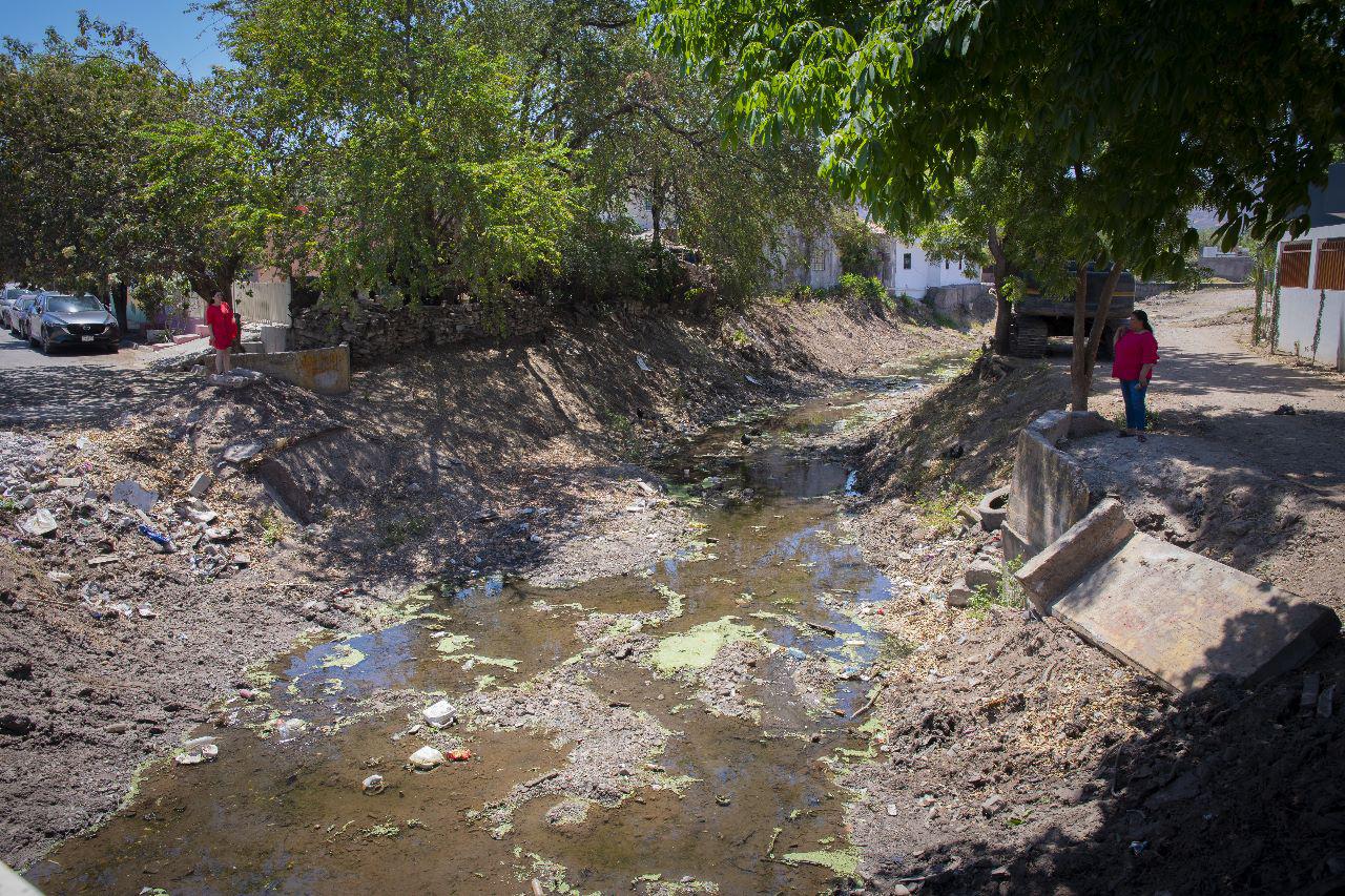 $!Ayuntamiento de Culiacán previene inundaciones en Colonia San Juan