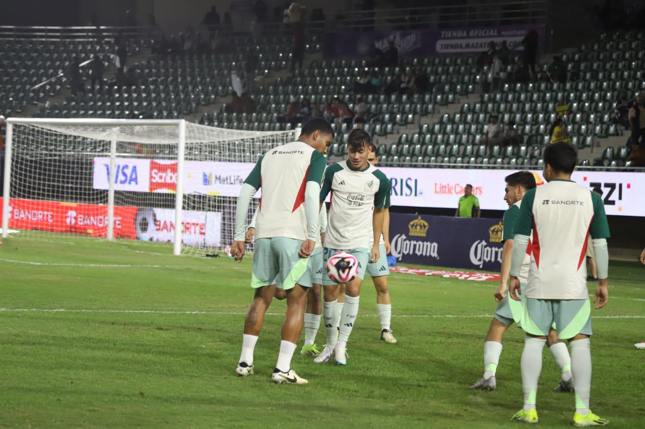 $!Disfruta afición el México contra Argentina Sub 23 en el Estadio El Encanto