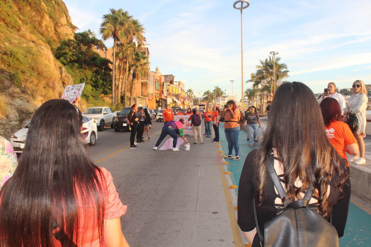 $!Pintan Camino Memorial de las Víctimas de Feminicidio en Mazatlán