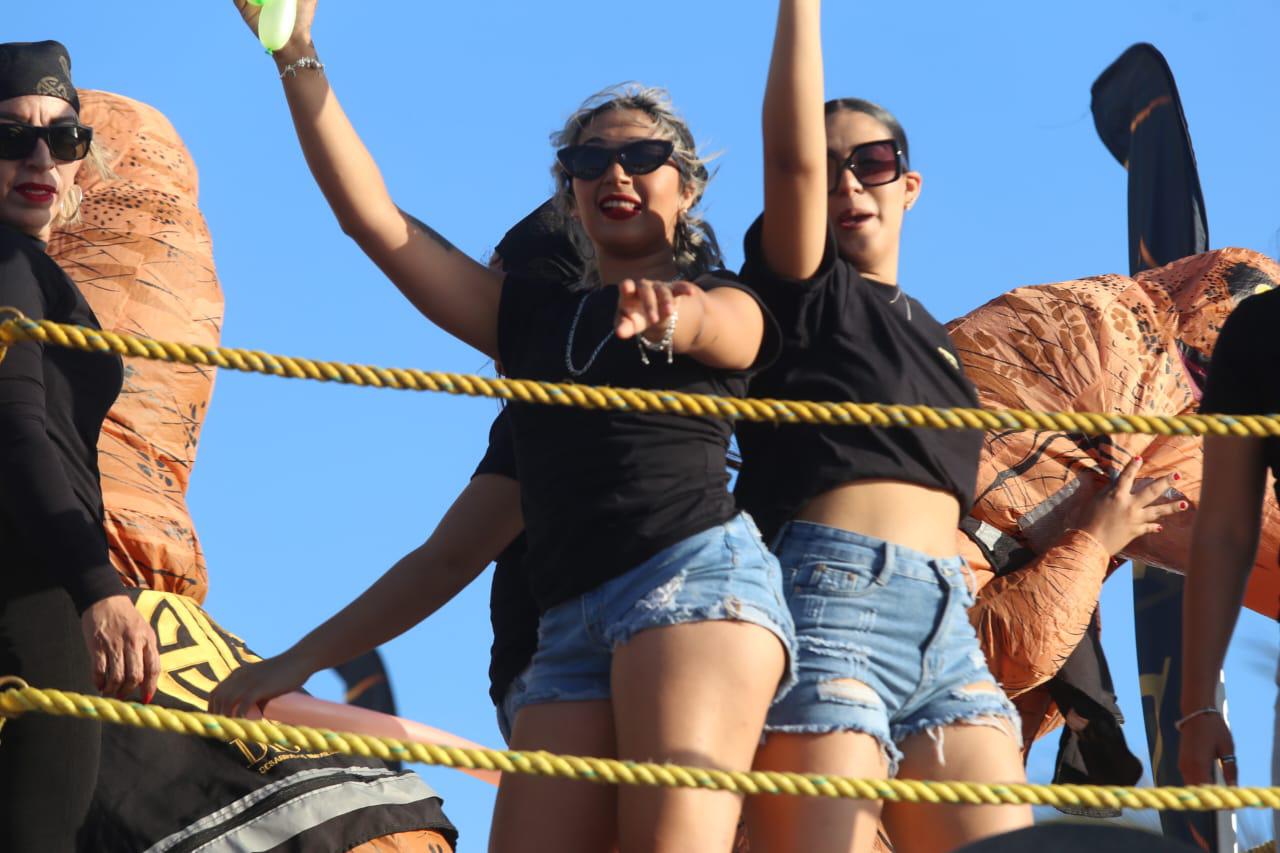 $!Miles de motociclistas convierten el malecón en un Carnaval