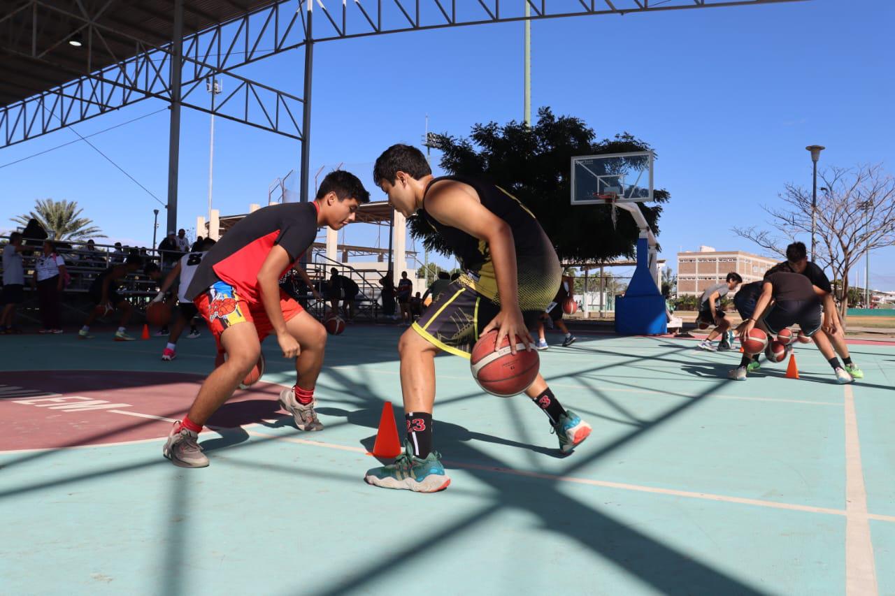 $!Afinan puntería selecciones de baloncesto de Mazatlán