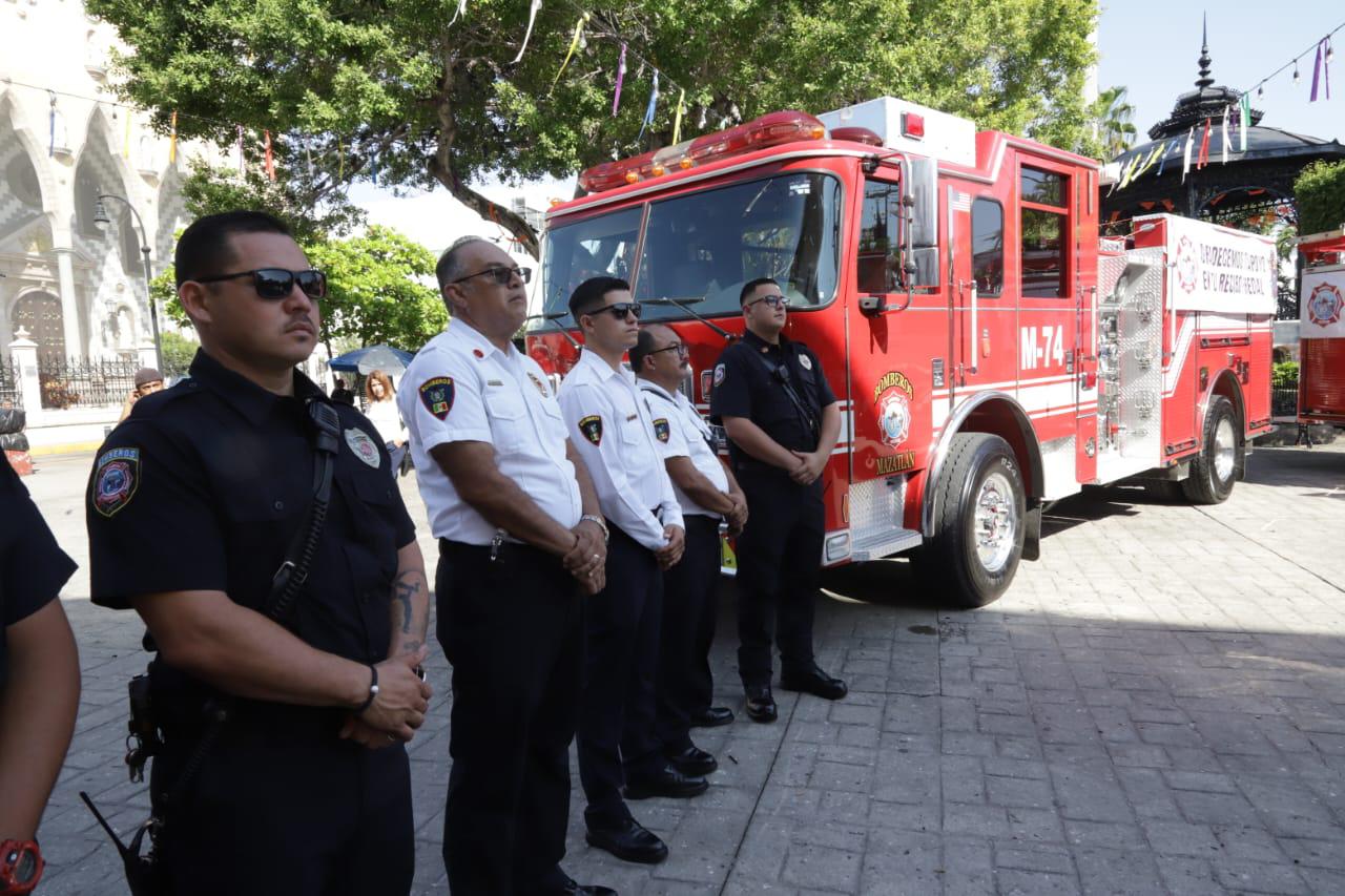 $!Recibe Bomberos Voluntarios de Mazatlán dos nuevas unidades