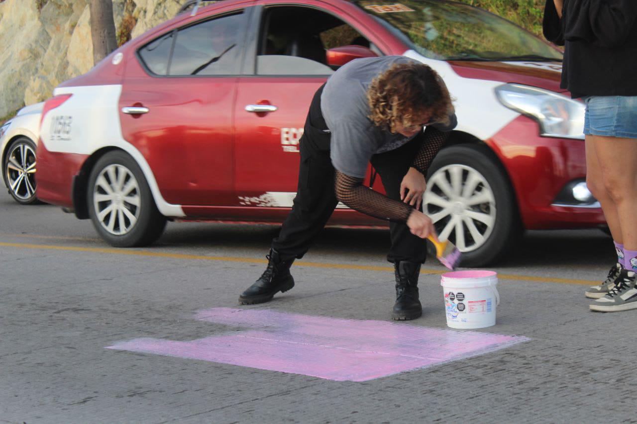 $!Pintan Camino Memorial de las Víctimas de Feminicidio en Mazatlán