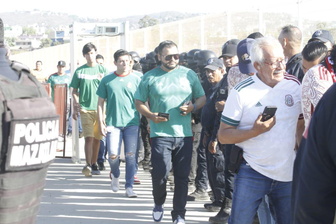 $!El ambiente de fiesta se empieza a sentir en el Kraken