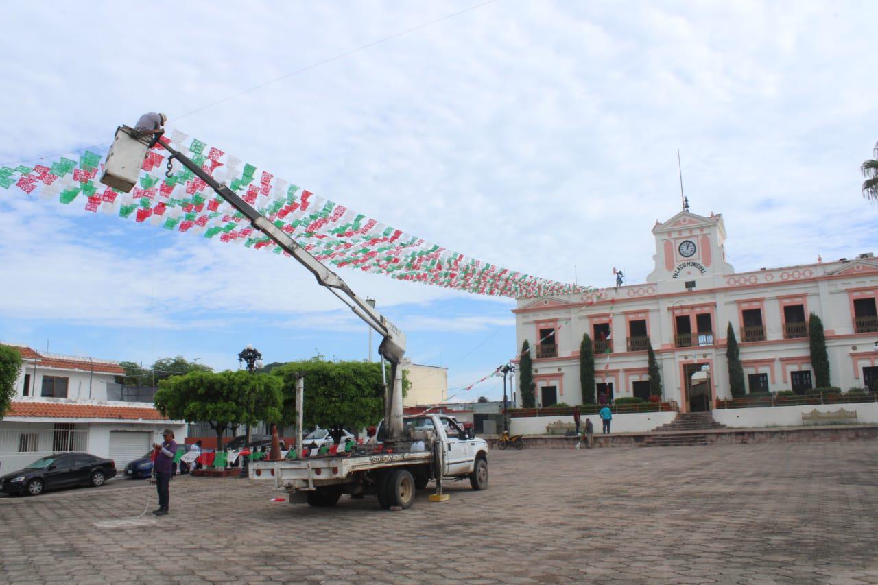 $!Gobierno de Rosario inicia instalación de decoración por Fiestas Patrias