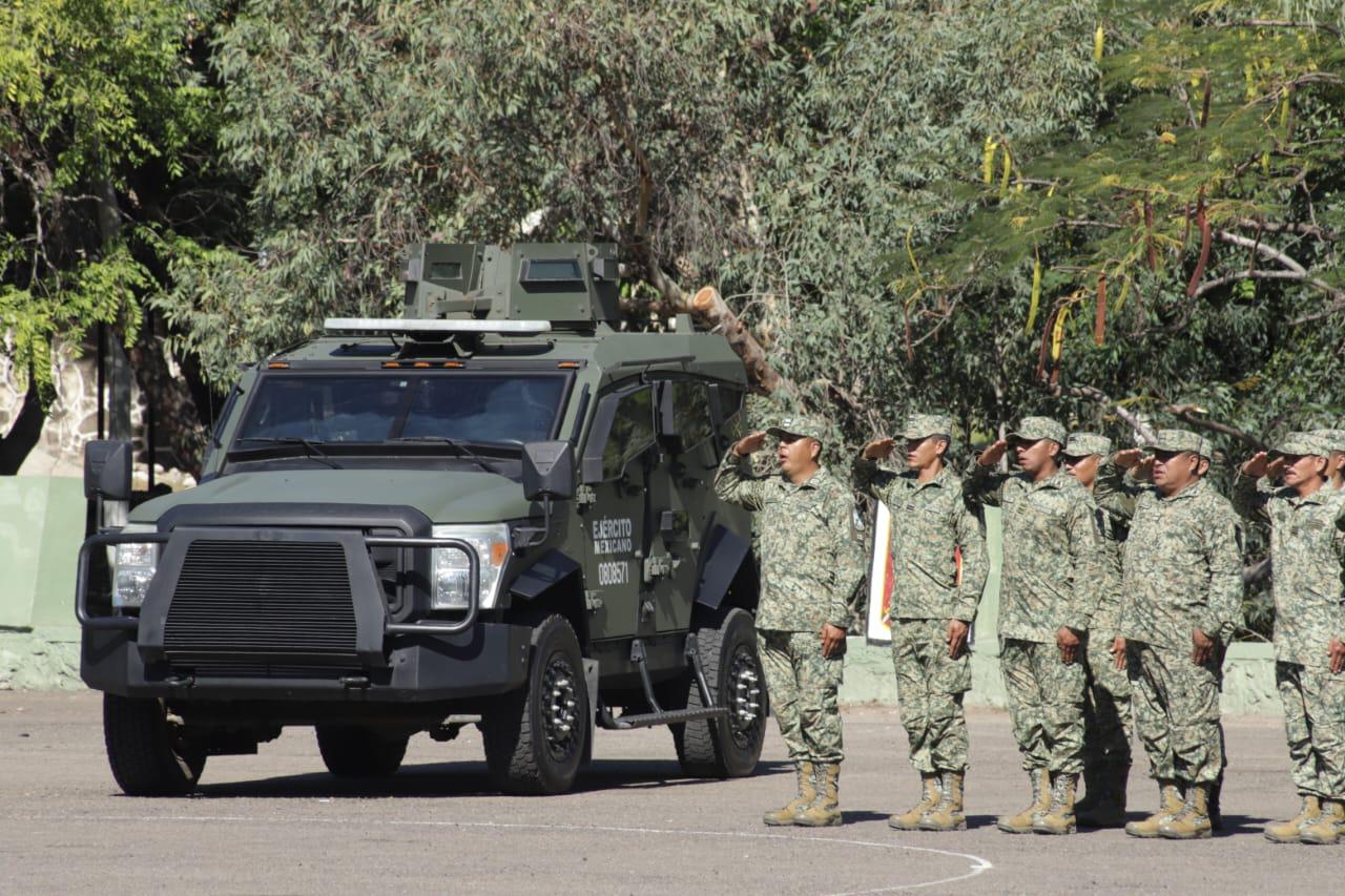 $!Imponen ascensos y condecoraciones a personal militar, en Mazatlán