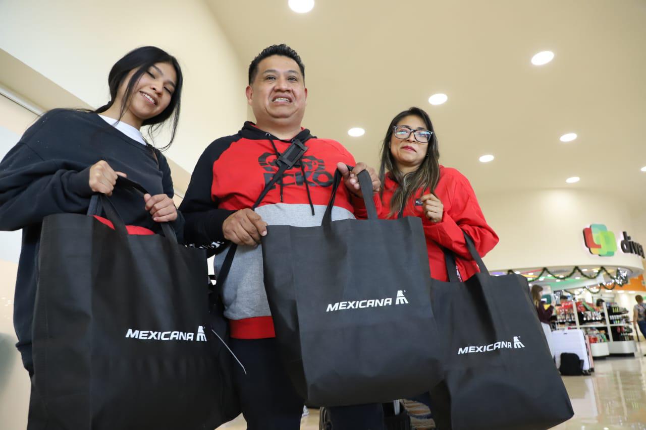 $!Llega a Mazatlán el primer vuelo de Mexicana con más de una hora de retraso