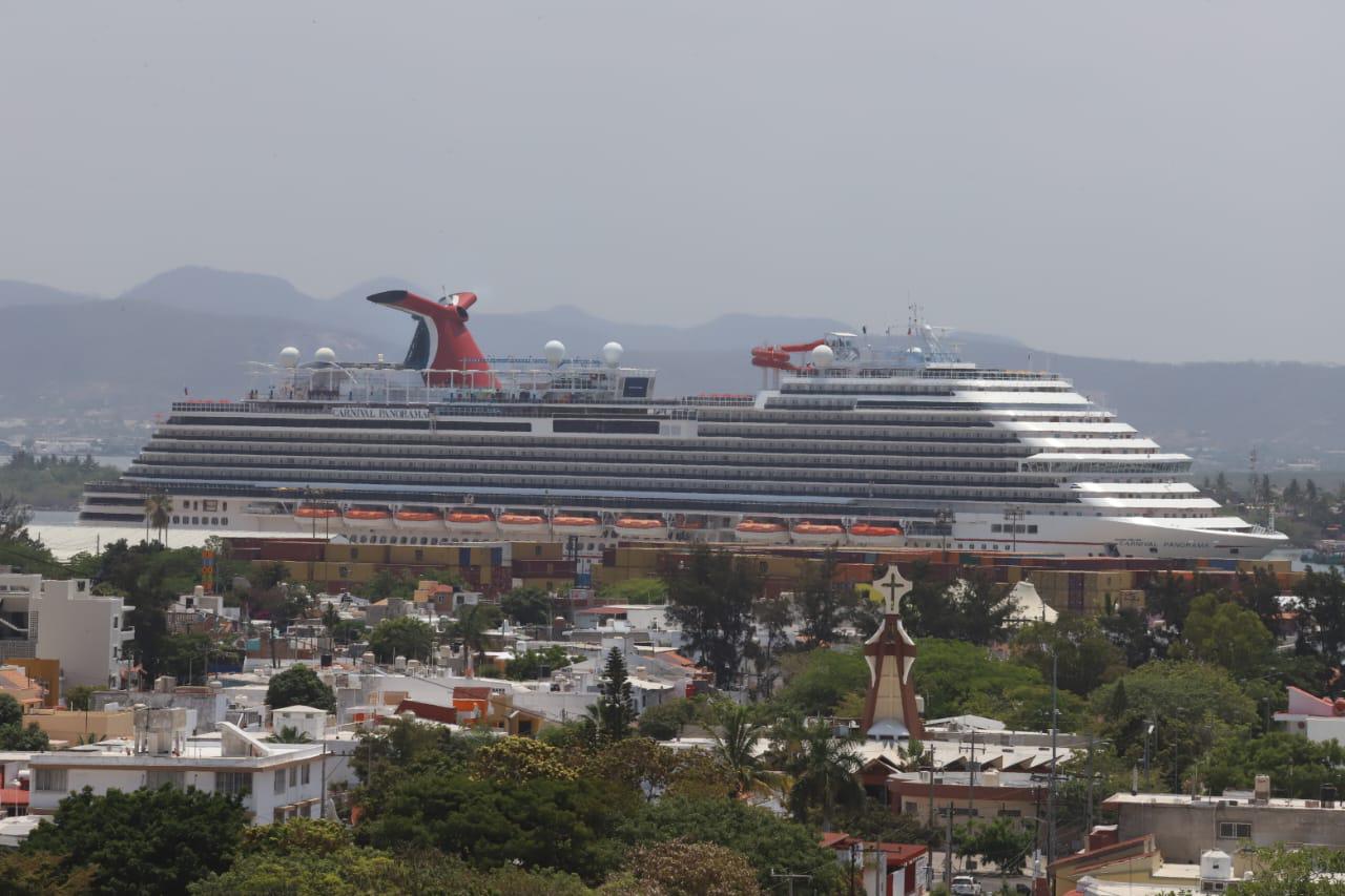 $!Llegan en dos días más de 8 mil visitantes a Mazatlán a bordo de cruceros