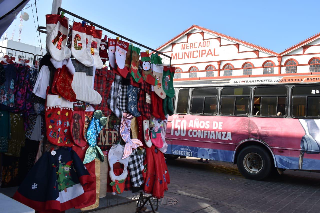 $!Comerciantes despiden ‘El Buen Fin’ y dan la bienvenida a la Navidad en Mazatlán