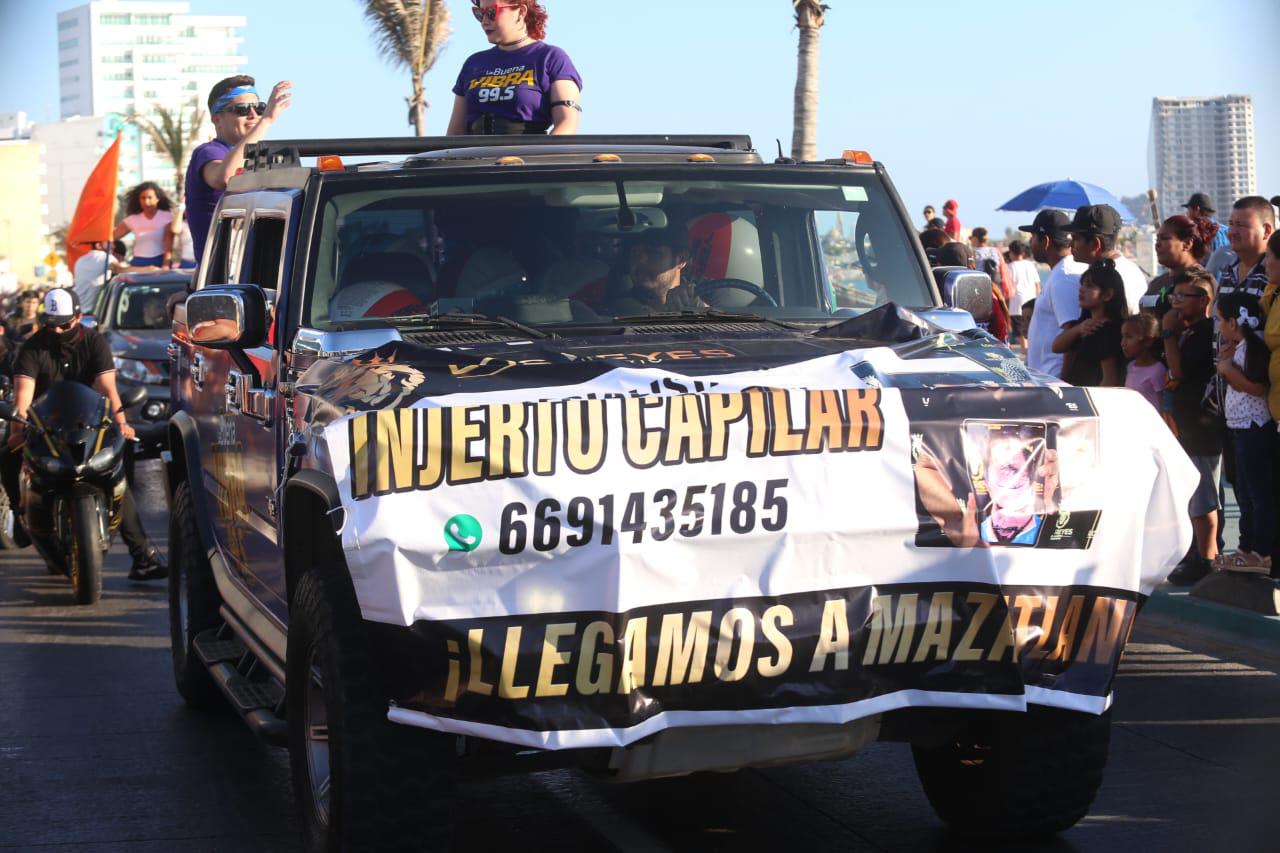 $!Miles de motociclistas convierten el malecón en un Carnaval