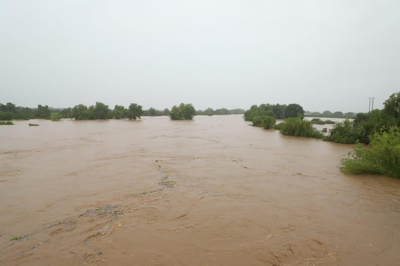 $!Crece el caudal del Río Presidio; evacuan a personas en Barrón y El Walamo, El Pozole y El Vainillo